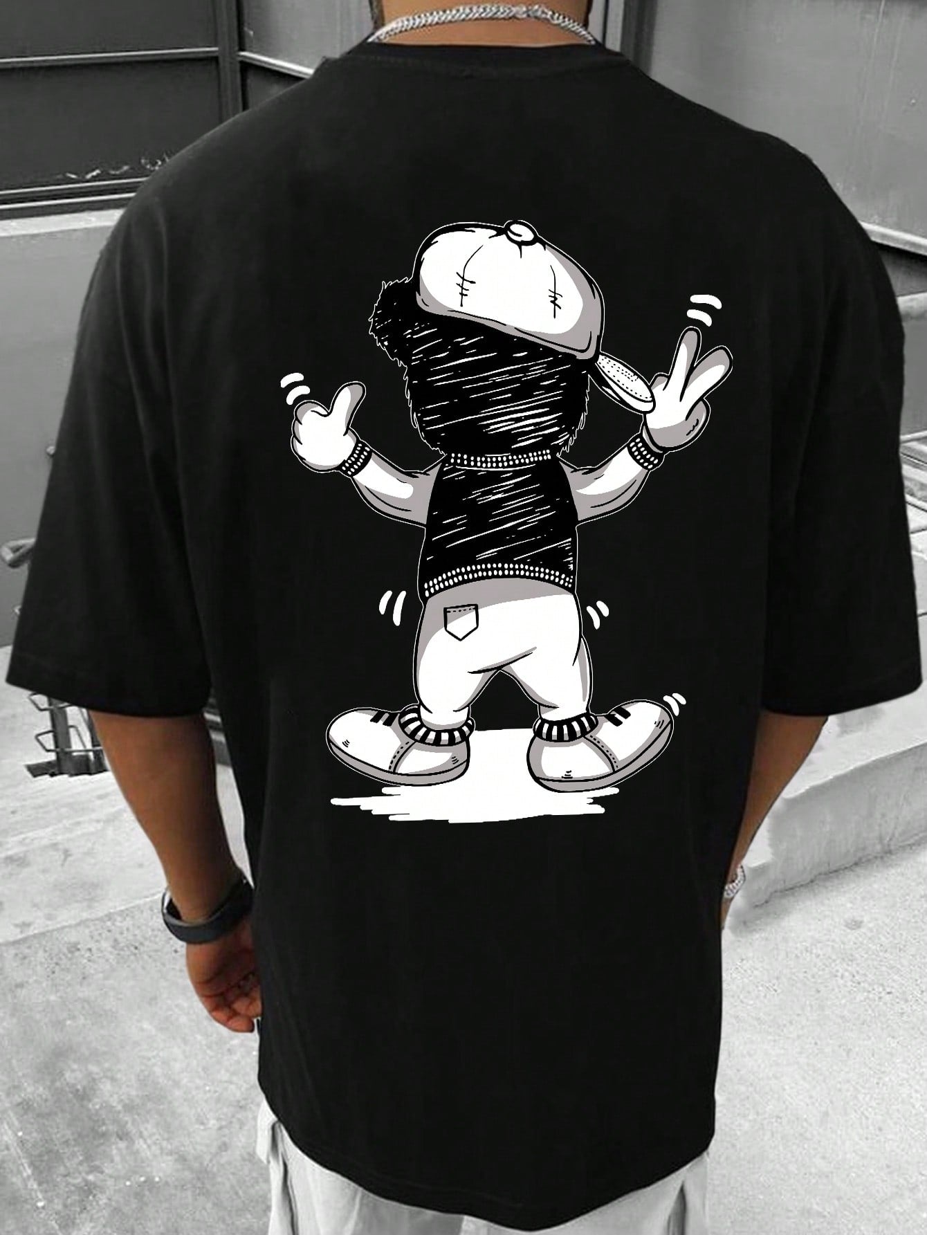 Manfinity EMRG Loose Fit Men Cartoon Graphic Drop Shoulder T-Shirt