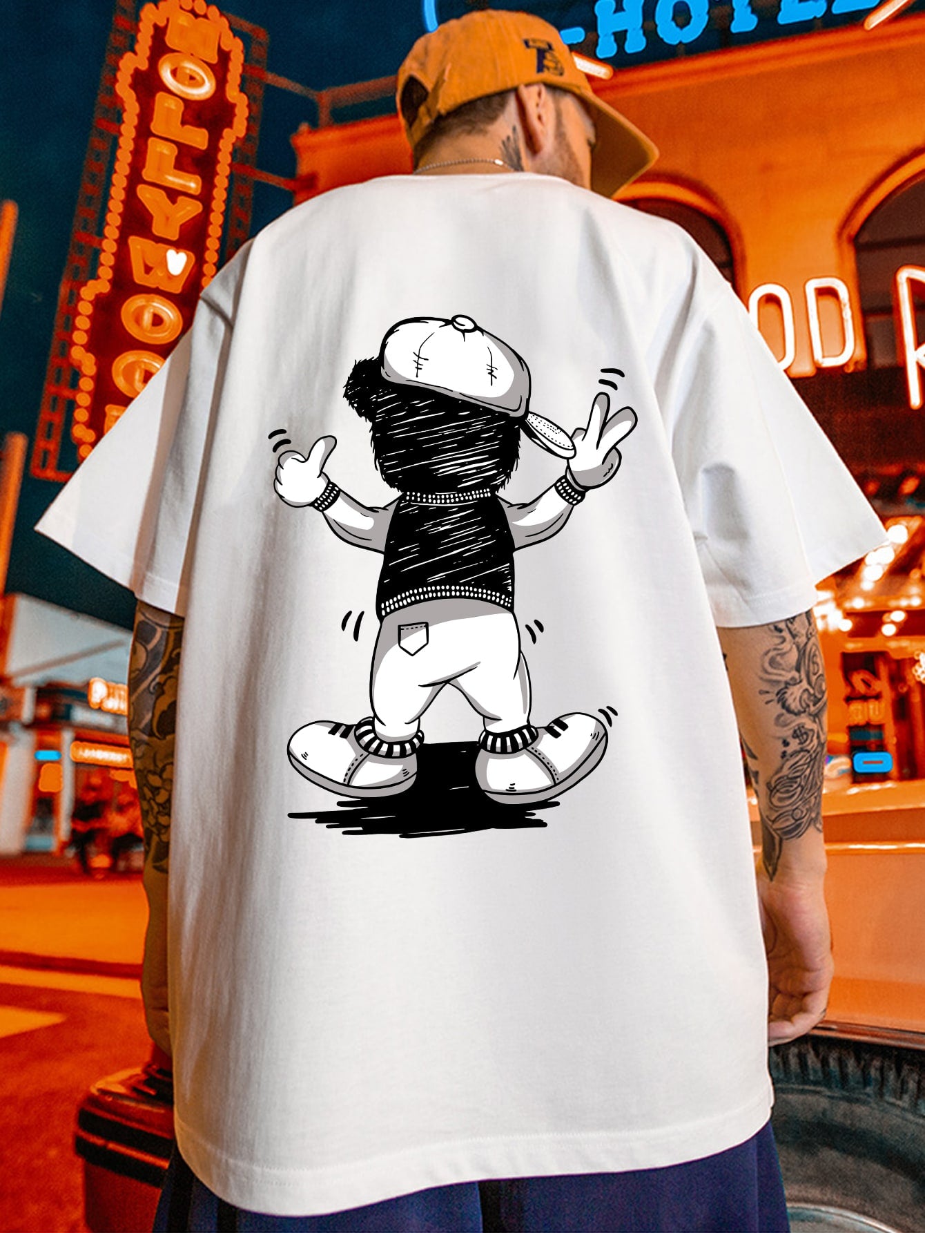 Manfinity EMRG Loose Fit Men Cartoon Graphic Drop Shoulder T-Shirt