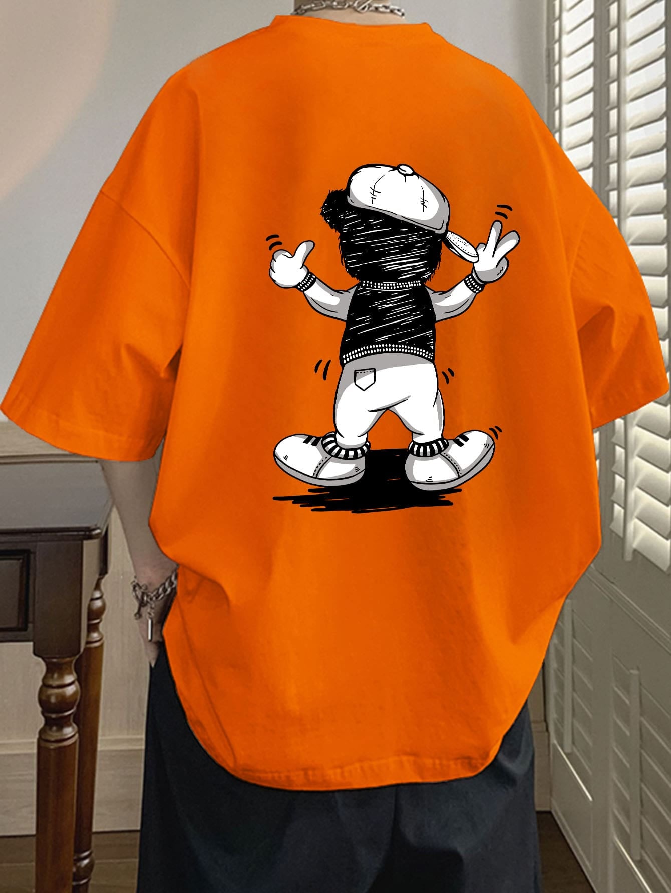 Manfinity EMRG Loose Fit Men Cartoon Graphic Drop Shoulder T-Shirt